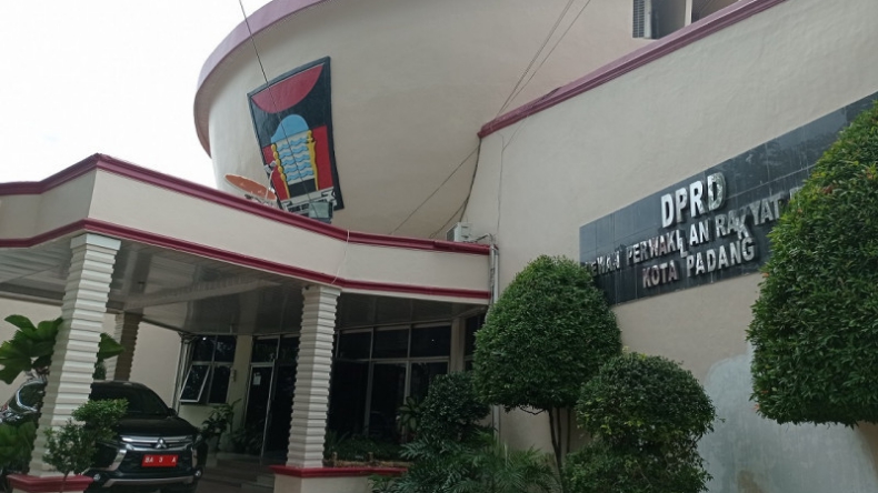 Desak Partai Kirim Nama Calon Wawako Padang, DPRD: Wali Kota Bukan Robot