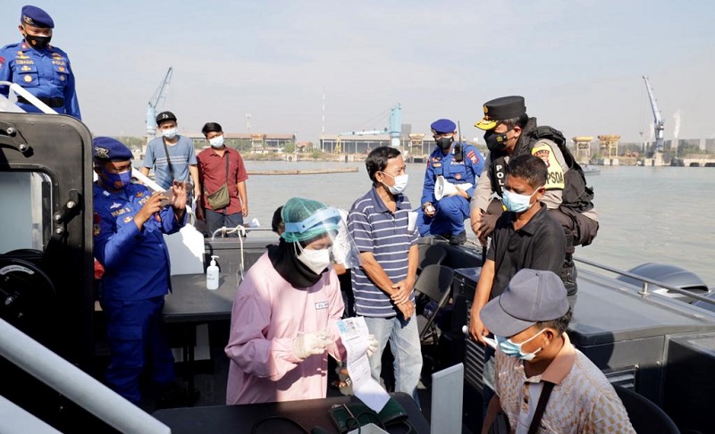 Pantau Serbuan Vaksin di Pesisir Gresik, Kapolda Jatim: Ayo Segera Mendaftar  