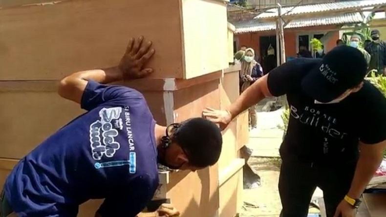 YouTuber Ini Sumbangkan 150 Peti Jenazah untuk Pasien Covid-19 yang Meninggal