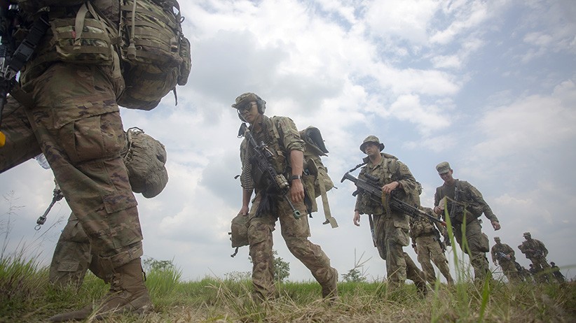 Terbang dari Guam dengan Pesawat C-17, Prajurit TNI AD dan US Army Terjun di Sumsel - Bagian 4