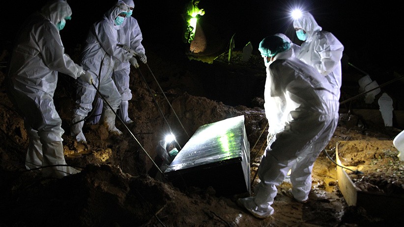 Suasana Haru Pemakaman Tenaga Kesehatan yang Meninggal karena Covid - Bagian 2