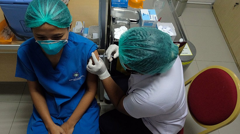 Puluhan Ribu Tenaga Kesehatan Bali Diberikan Vaksin Booster Moderna - Bagian 2