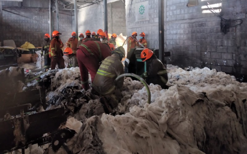 Gudang Kapas di Panyileukan Bandung Terbakar, Diduga Akibat Mesin Overheat 