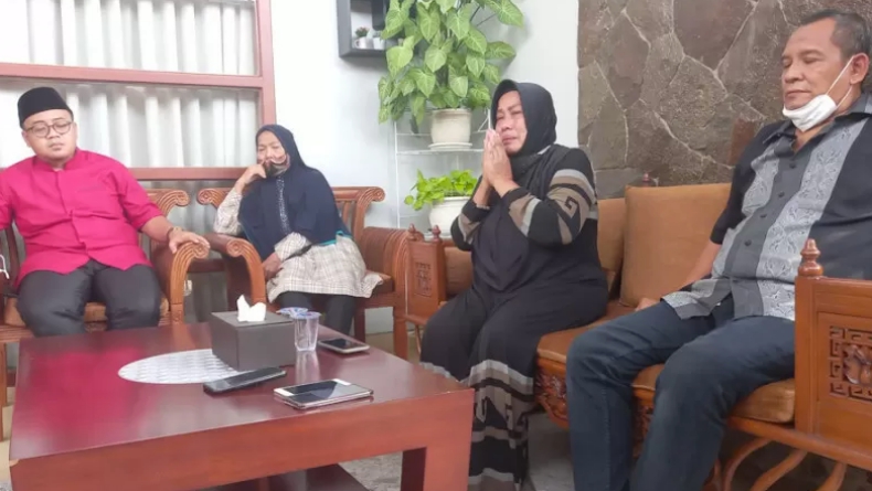 Tangis Ibu Pengeroyok Nakes: Saya Sudah Kehilangan Suami, Tak Mau Kehilangan Anak