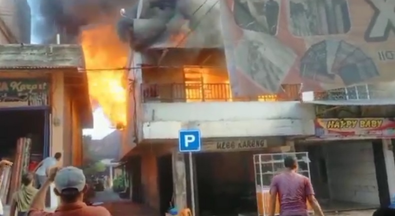 title 5 Toko di Pidie Jaya Ludes Terbakar, Sumber Api dari Kandang Unggas 5 Toko di Pidie Jaya Ludes Terbakar, Sumber Api dari Kandang Unggas