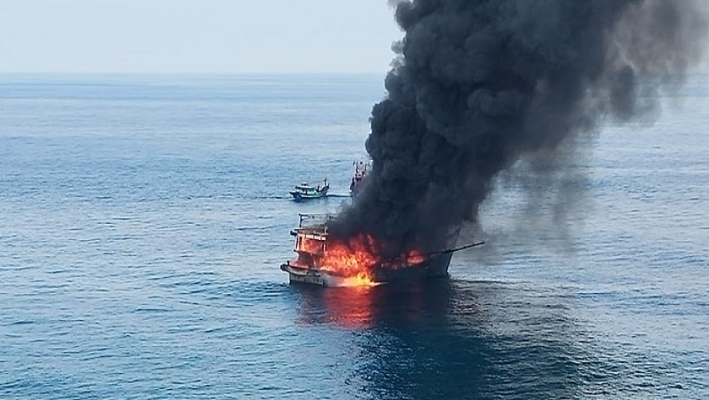 title KM United Terbakar di Perairan Pulau Berhala Sergai, 1 Tewas dan 2 Hilang KM United Terbakar di Perairan Pulau Berhala Sergai, 1 Tewas dan 2 Hilang