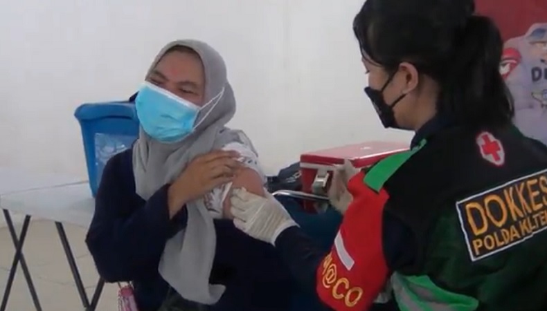 Menjerit Histeris saat Disuntik Vaksin, Mahasiswi Ini Akui Takut Jarum Suntik