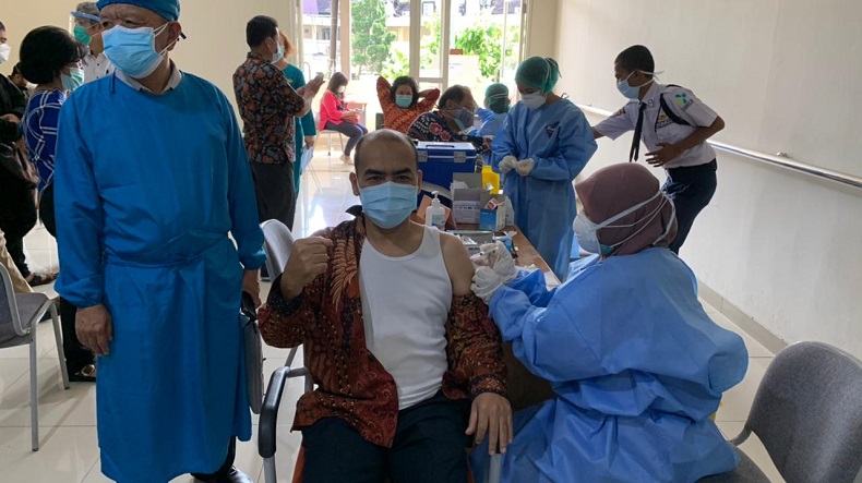 RSUP Adam Malik Mulai Vaksinasi Dosis Ketiga untuk Nakes