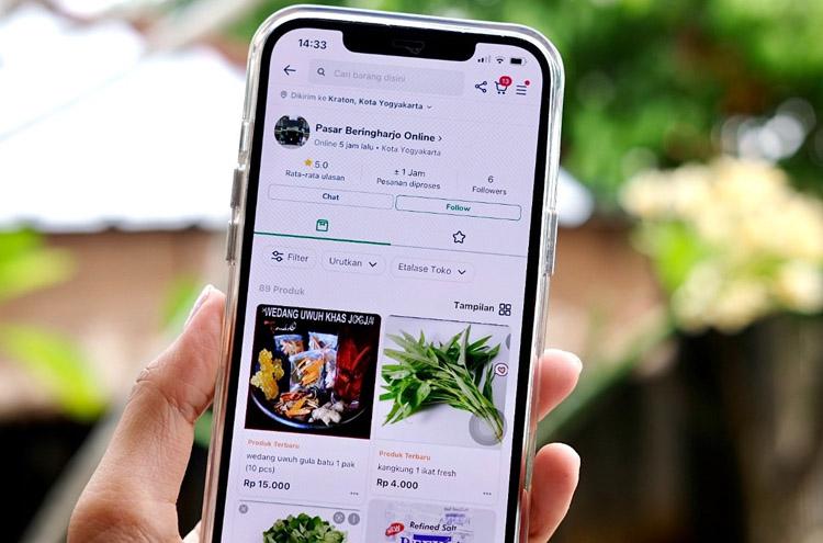 Pasarkan Dagangan, Puluhan Pedagang Pasar Beringharjo Jogja Manfaatkan Teknologi Digital