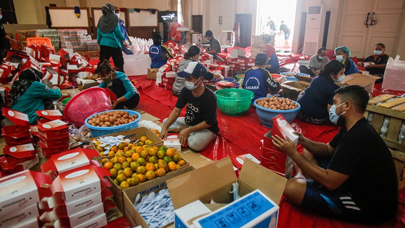 Dapur Umum Kemensos Siapkan 16.000 Nasi Kotak untuk Warga Isoman dan Nakes - Bagian 1