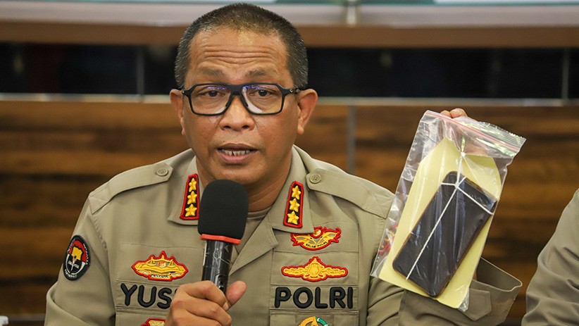 Dinar Candy Pakai Bikini Protes Perpanjangan PPKM Berujung Ditangkap Polisi - Bagian 1