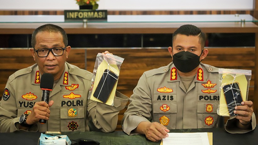 Dinar Candy Pakai Bikini Protes Perpanjangan PPKM Berujung Ditangkap Polisi - Bagian 2