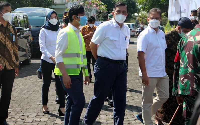 Menko Marves dan Menkes Tinjau Isoter dan Persiapan RS Darurat di Asrama Haji Donohudan