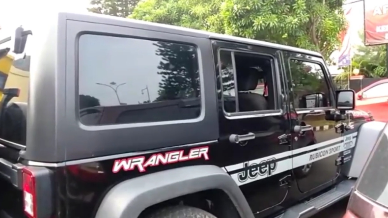 Kaca Mobil Jeep Rubicon di Lampung Dipecah, Uang Rp200 Juta Raib