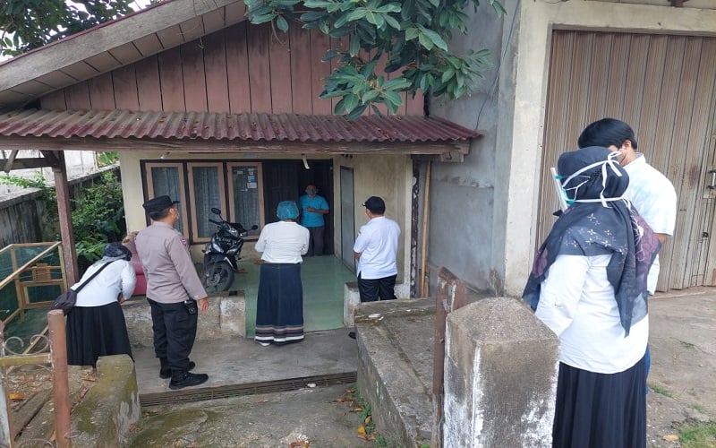 Puluhan Pasien Isoman di Jambi Dijemput Polisi dengan Bus Dinas