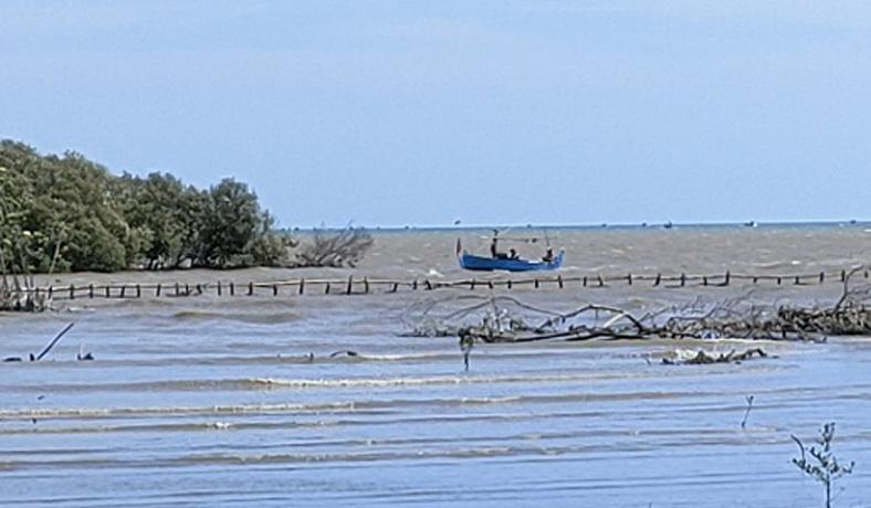 title Tanggul Jebol Dihantam Ombak, Lahan Tambak Warga Rembang Rusak Parah Tanggul Jebol Dihantam Ombak, Lahan Tambak Warga Rembang Rusak Parah