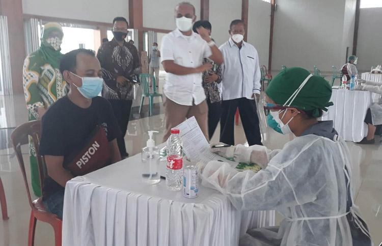 500 Pelaku UMKM di Kulonprogo Divaksin Covid-19, Kadin: Ekonomi Harus Bangkit