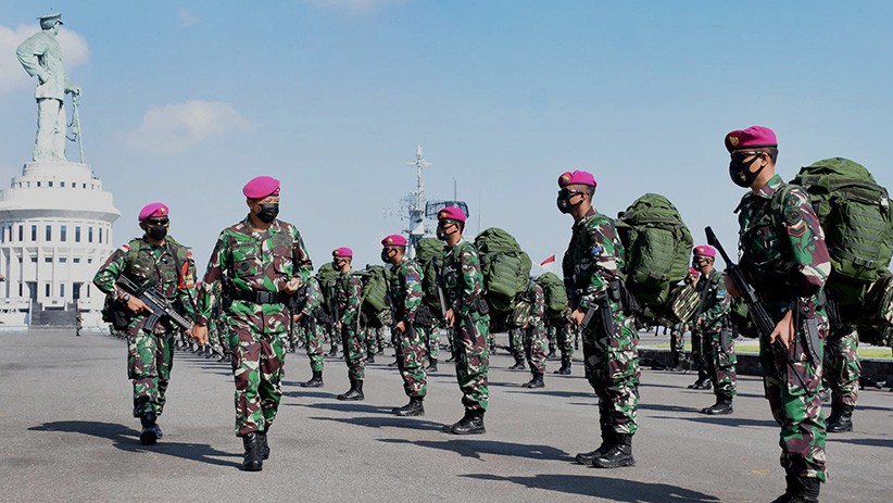 Momen Haru Prajurit Marinir Berpisah dengan Keluarga untuk Bertugas ke Ambalat - Bagian 3