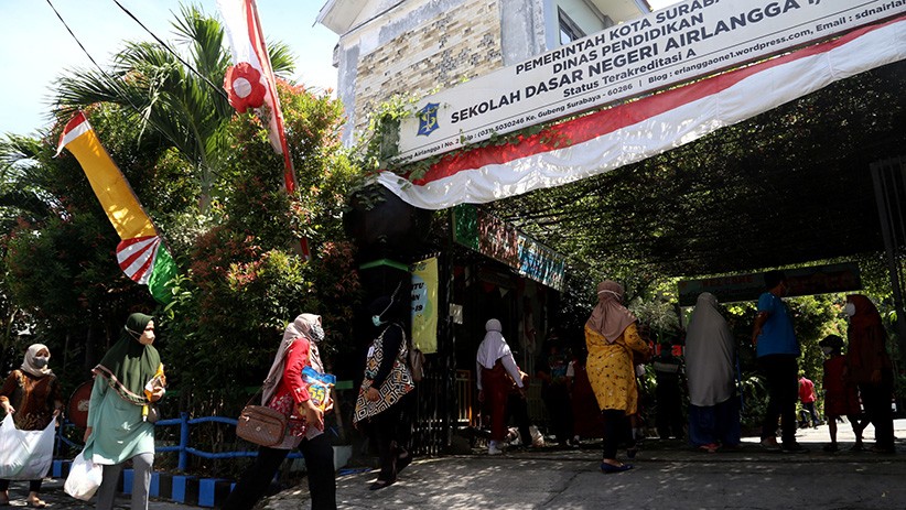 Siswa SD di Surabaya Gotong Royong Kumpulkan Bantuan untuk Penanganan Pandemi - Bagian 3
