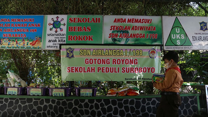 Siswa SD di Surabaya Gotong Royong Kumpulkan Bantuan untuk Penanganan Pandemi - Bagian 2