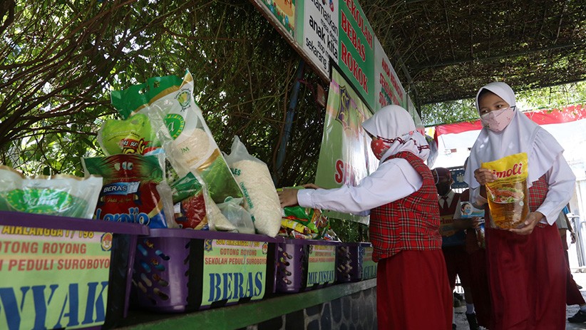 Siswa SD di Surabaya Gotong Royong Kumpulkan Bantuan untuk Penanganan Pandemi - Bagian 1
