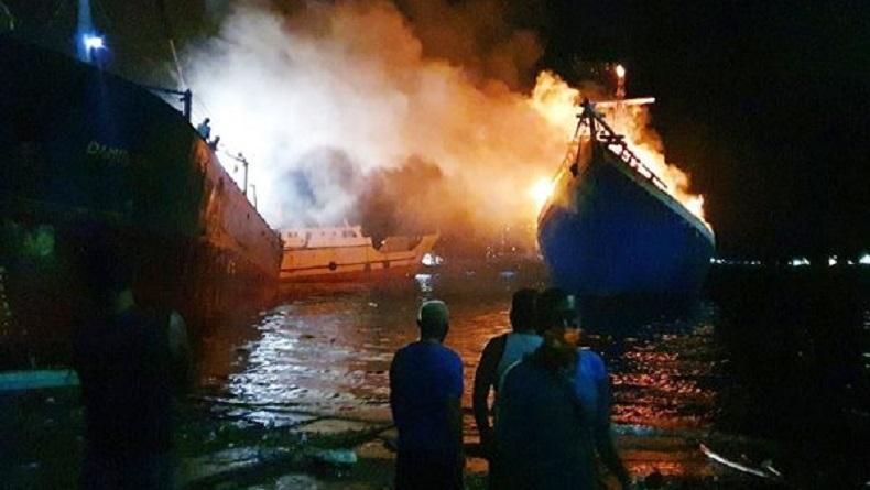 Kapal Kasih Setia Terbakar saat Docking di Dermaga Aertembaga Bitung