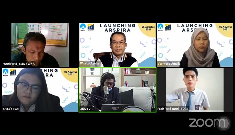 Hebat, Mahasiswa ARS Ciptakan Platform Komunikasi Guru dan Siswa