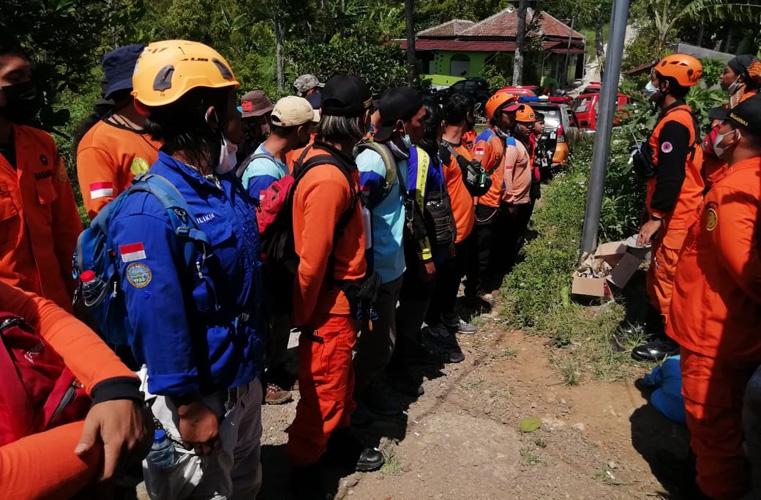 title Kronologi Hilangnya 3 Pendaki di Gunung Ungaran, Tersesat usai Ritual di Sendang Suroloyo Kronologi Hilangnya 3 Pendaki di Gunung Ungaran, Tersesat usai Ritual di Sendang Suroloyo