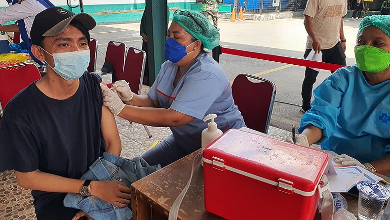 Polda Sumut Bersama BEM Nusantara Fasilitasi Vaksinasi bagi Pelajar dan Mahasiswa