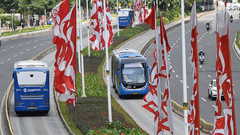 Sambut HUT RI ke-76, Jalanan Ibu Kota Dihiasi Umbul-Umbul Merah Putih - Bagian 2