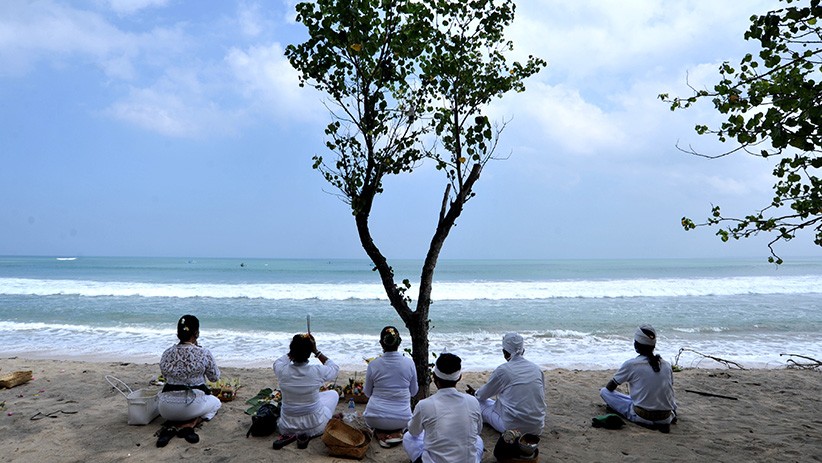Umat Hindu Bali Gelar Ritual Memohon Pandemi Segera Berakhir - Bagian 2
