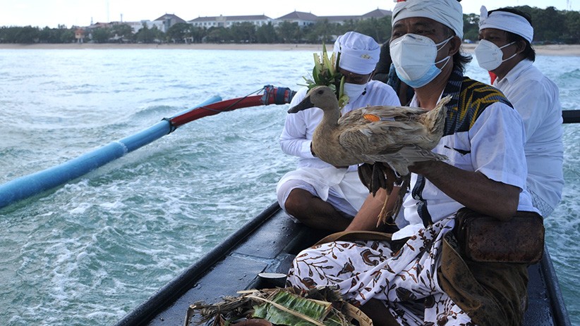 Umat Hindu Bali Gelar Ritual Memohon Pandemi Segera Berakhir - Bagian 3