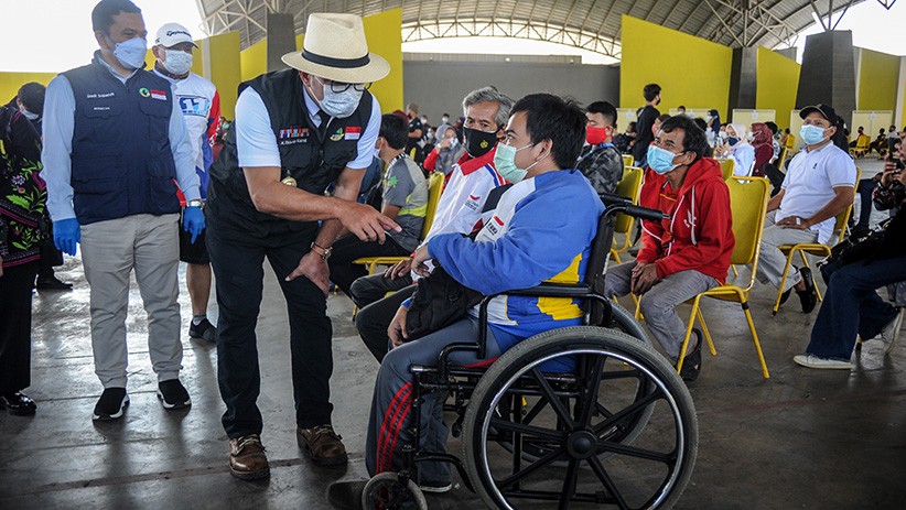 Ridwan Kamil Tinjau Vaksinasi Covid-19 untuk Atlet Disabilitas - Bagian 1