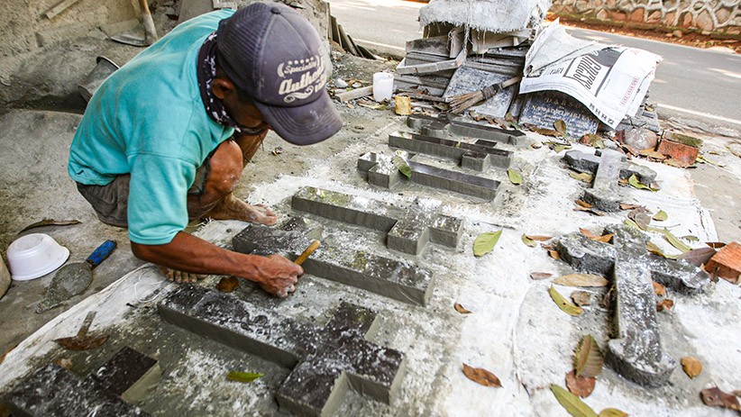 Perajin Batu Nisan Bertahan di Tengah Pandemi - Bagian 2