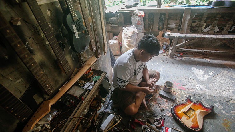 Industri Rumahan Ini Produksi Gitar, Dijual Rp200.000 hingga Rp1 Juta - Bagian 3