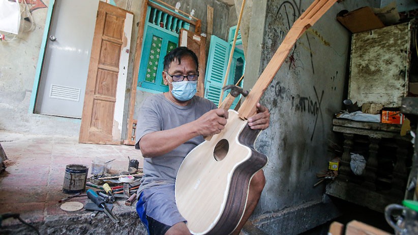 Industri Rumahan Ini Produksi Gitar, Dijual Rp200.000 hingga Rp1 Juta - Bagian 2