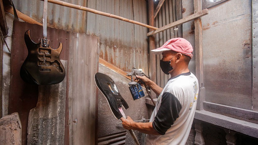 Industri Rumahan Ini Produksi Gitar, Dijual Rp200.000 hingga Rp1 Juta - Bagian 5