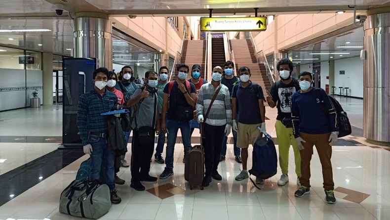 Usai Dikarantina di Batam, 12 WNA India Dipulangkan ke Negara Asalnya