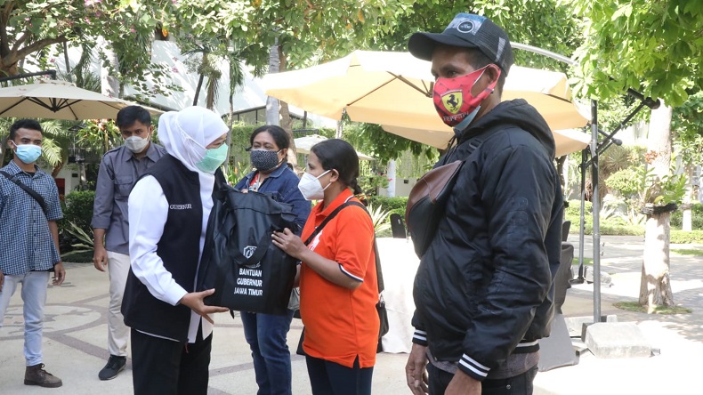 Vaksinasi Warga NTT di Surabaya, Khofifah: Ini untuk Siapa Saja di Jatim