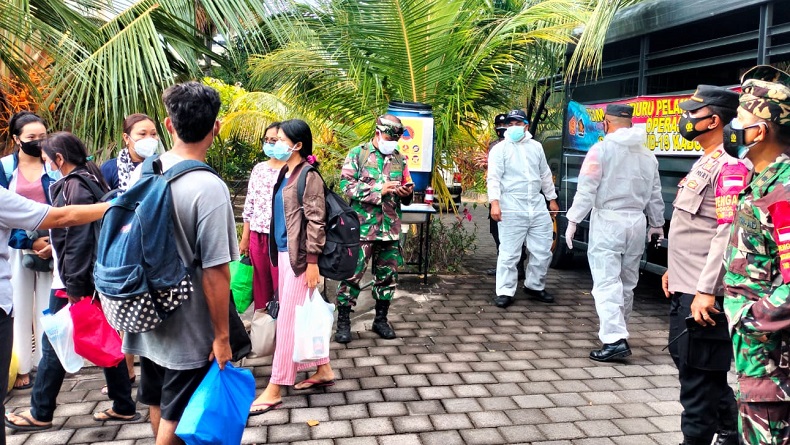 7 Warga Buleleng Terpapar Covid-19 yang Isoman Dijemput Polisi, Dibawa ke Lokasi Isoter