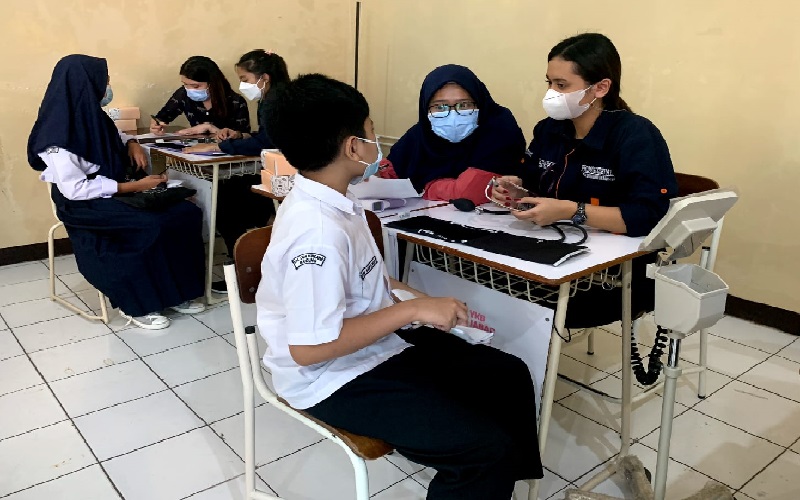 Polda Jabar Vaksinasi Ribuan Mahasiswa dan Pelajar di Sumedang