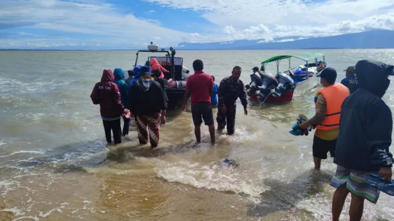 title 14 Orang Terdampar karena Long Boat Bocor di Kaimana 14 Orang Terdampar karena Long Boat Bocor di Kaimana