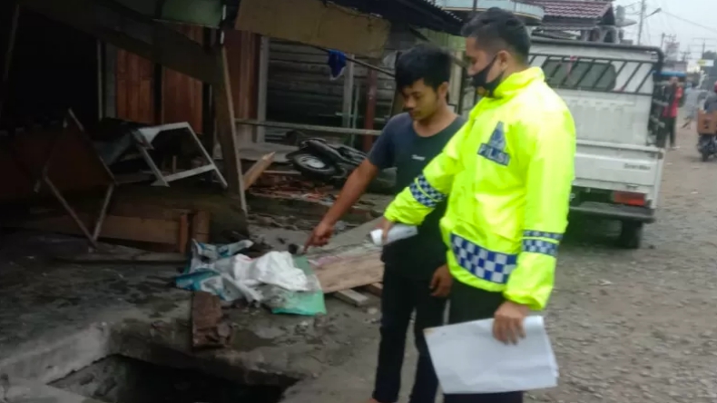 Brak! Pikap di Pasaman Tabrak Motor, Pengendara  Patah Leher 