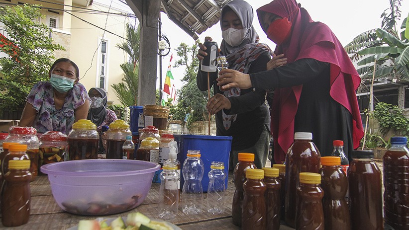 Ibu-Ibu Kota Depok Buat Cairan Eco Enzyme dari Limbah Kulit Buah  - Bagian 2