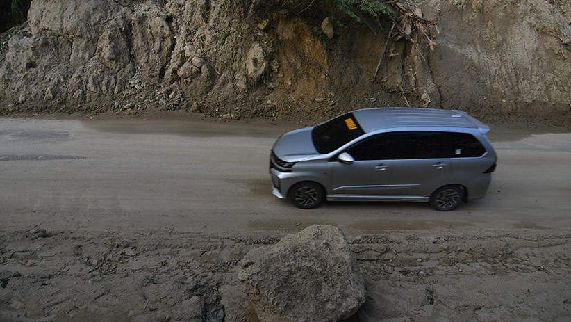Waspada, Sejumlah Titik Jalan Kabupaten Donggala Rawan Longsor - Bagian 2