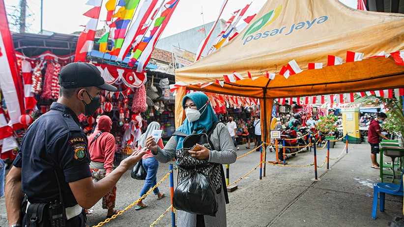 Syarat Masuk Pasar Jatinegara, Pengunjung Wajib Tunjukkan Sertifikat Vaksinasi - Bagian 1