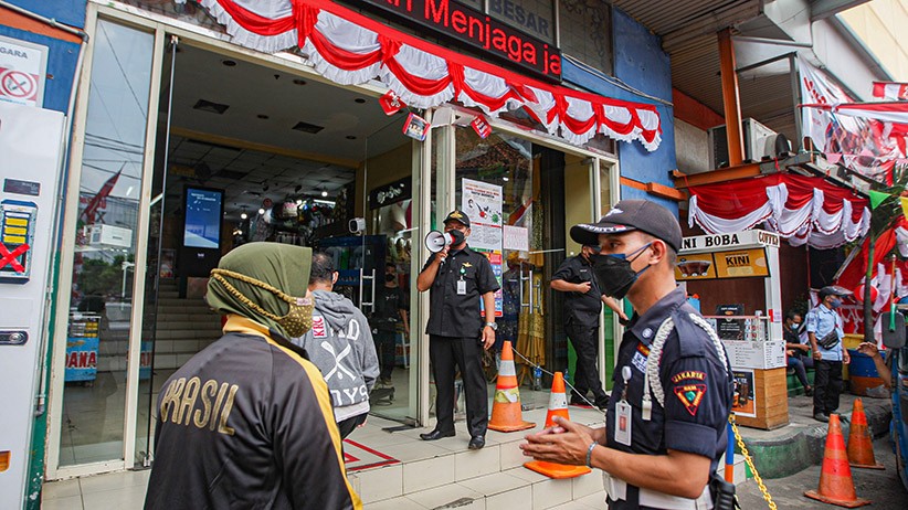 Syarat Masuk Pasar Jatinegara, Pengunjung Wajib Tunjukkan Sertifikat Vaksinasi - Bagian 2