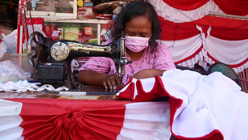 Perajin Bendera Merah Putih Optimistis Dagangan Laris  - Bagian 2
