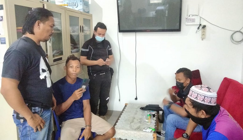 title Buruh Harian Ditangkap Usai Curi Ponsel di Rumah Petani Buruh Harian Ditangkap Usai Curi Ponsel di Rumah Petani