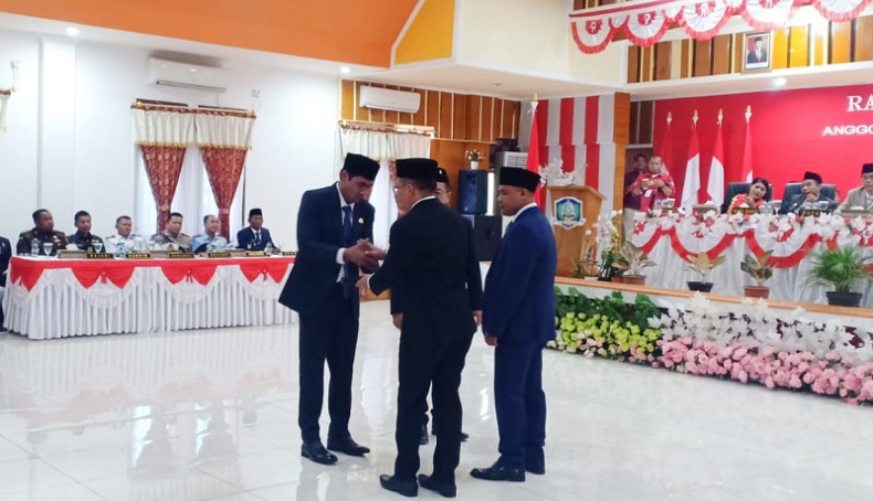 title DPRD Morotai Sesalkan Gaji ASN yang Belum Vaksinasi Covid-19 Ditahan DPRD Morotai Sesalkan Gaji ASN yang Belum Vaksinasi Covid-19 Ditahan
